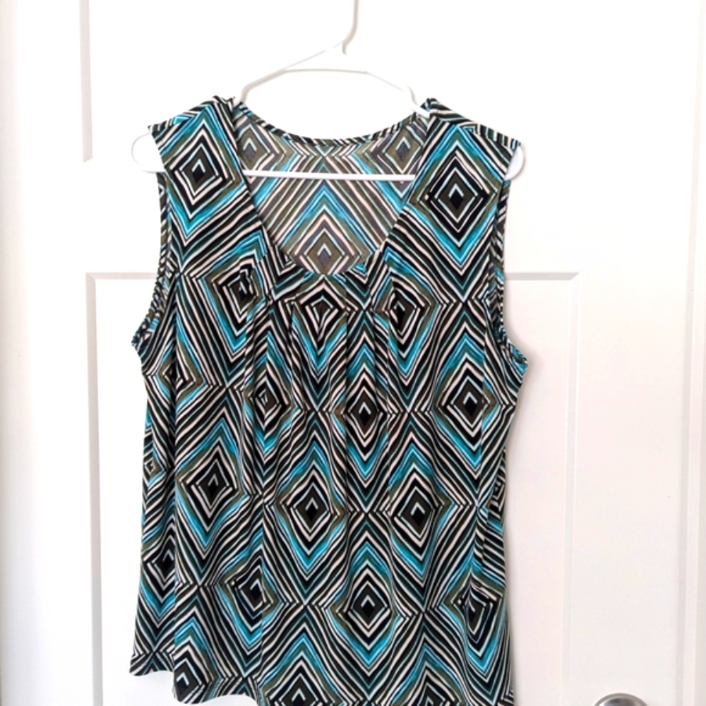 Green Relaxed Blouse with Graphic Design and Wide Arm Openings